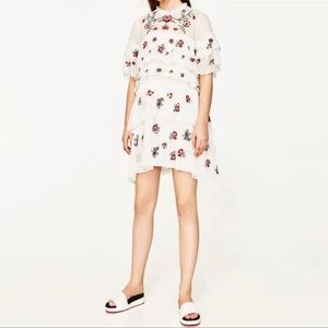 Blogger’s Favorite White Embroidered Tulle Floral Mini Dress Zara M